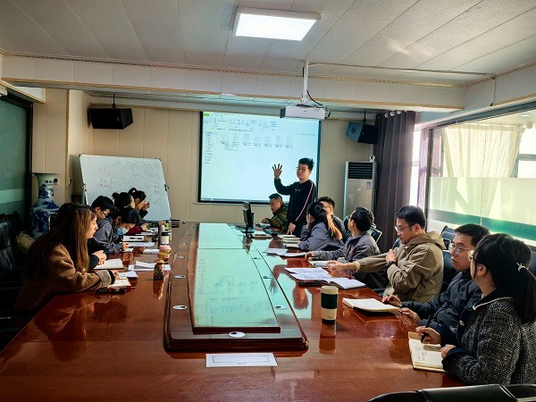 深化理論學(xué)習(xí)，淬煉實踐能力