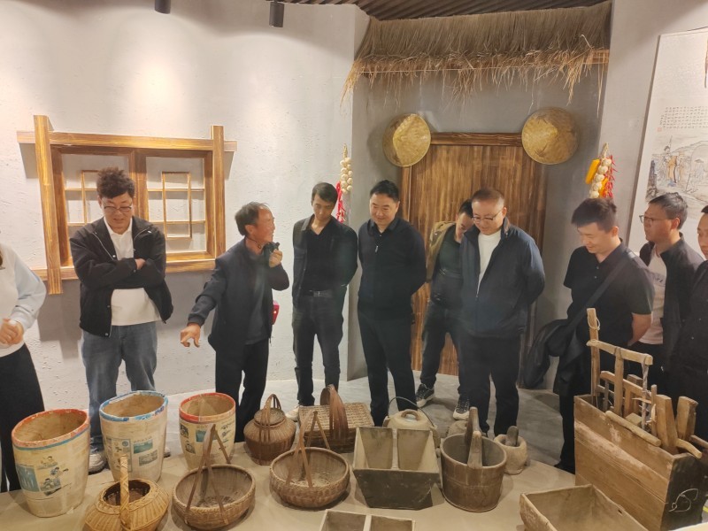 恒達(dá)檢測(cè)、信合設(shè)計(jì)赴環(huán)縣莊子峁聯(lián)合開(kāi)展“學(xué)習(xí)勞模榜樣 深耕崗位匠心” 參觀學(xué)習(xí)實(shí)踐活動(dòng)