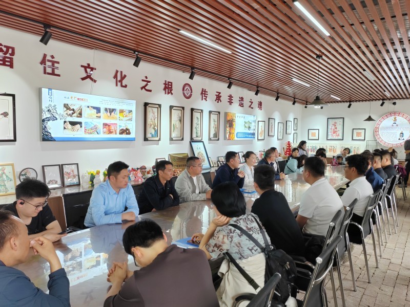 恒達(dá)檢測(cè)、信合設(shè)計(jì)赴環(huán)縣莊子峁聯(lián)合開(kāi)展“學(xué)習(xí)勞模榜樣 深耕崗位匠心” 參觀學(xué)習(xí)實(shí)踐活動(dòng)