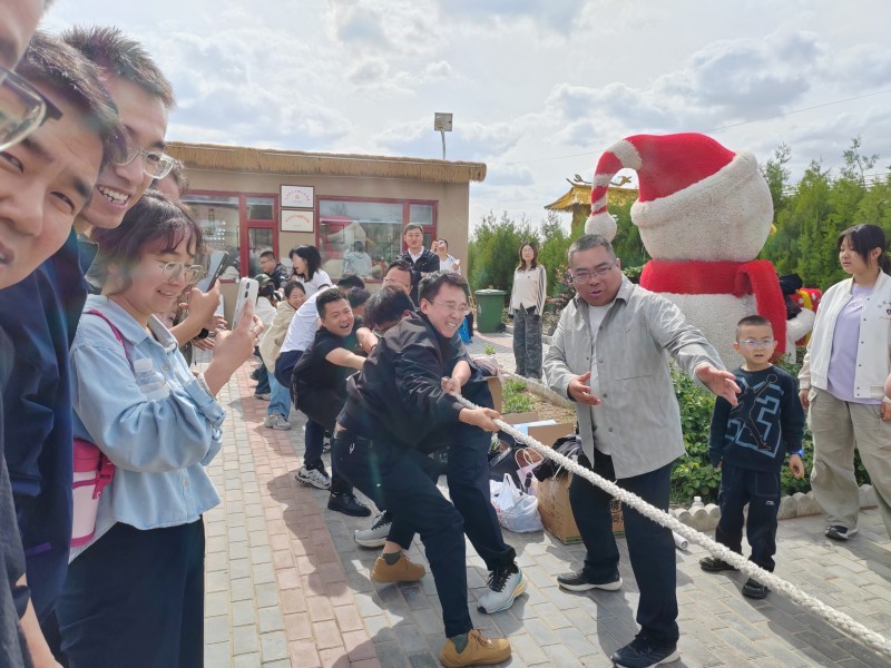 恒達(dá)檢測(cè)、信合設(shè)計(jì)赴環(huán)縣莊子峁聯(lián)合開(kāi)展“學(xué)習(xí)勞模榜樣 深耕崗位匠心” 參觀學(xué)習(xí)實(shí)踐活動(dòng)